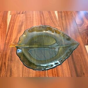 DYNASTY GALLERY ART GLASS  OLIVE LEAF DISH PLATE 15”Long 10.5”Wide